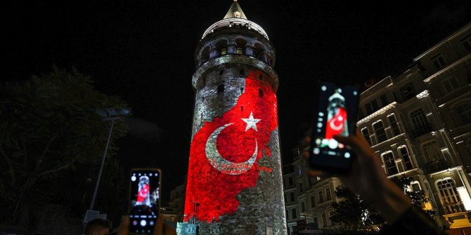 Galata Kulesi'nde Cumhuriyet Bayramı'na özel görsel şölen