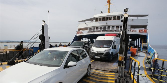Gökçeada ve Bozcaada feribot hatlarına 21 ek sefer konuldu