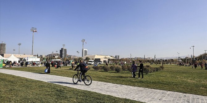 Başkent Millet Bahçesi'nde hafta sonu yoğunluğu yaşandı