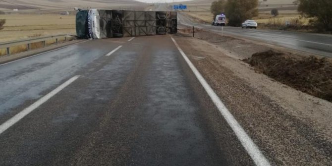 Kayseri'de yolcu otobüsü devrildi: 11 yaralı