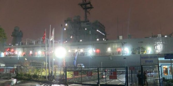 ABD savaş gemisi Sarayburnu'nda demirledi