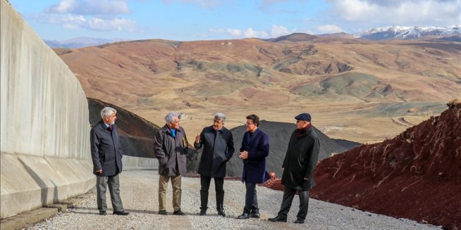 TBMM Göç ve Uyum Alt Komisyonu üyeleri, Türkiye-İran sınırındaki güvenlik duvarını inceledi
