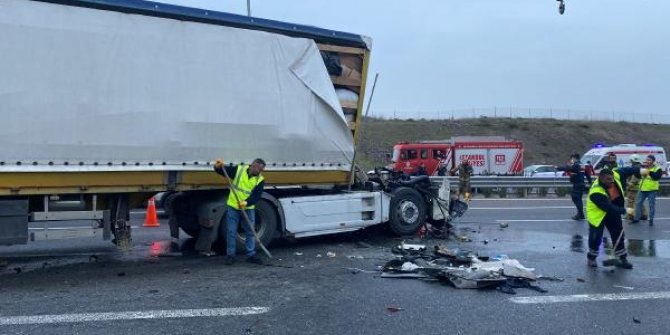 Kuzey Marmara Otoyolu'nda kaza yapan TIR dorsesinden ayrıldı