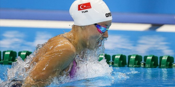 Milli yüzücü Viktoria Zeynep Güneş'ten tarihi başarı