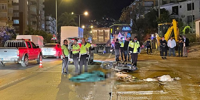 Alanya'da hafriyat kamyonunun çarptığı motosikletli öldü