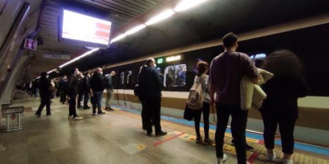 Metro seferlerinde aksama yaşanıyor