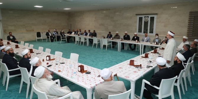 Diyanet İşleri Başkanı Erbaş, Şanlıurfa’da kanaat önderleri ile bir araya geldi