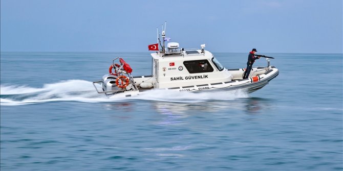 Sahil Güvenlik Komutanlığı ekipleri Van Gölü'nde 24 saat görevde