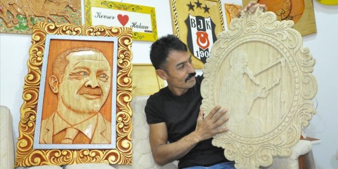 Hobi olarak başladığı ahşap oymacılığında sanat eserleri üretiyor