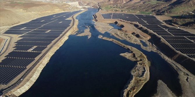 Türkiye'nin ilk, Avrupa'nın en büyük hibrit enerji santrali Bingöl’de hizmete girdi
