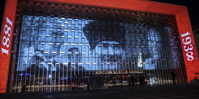 Galata Kulesi ile Atatürk Kültür Merkezi'nde ışık gösterisi düzenlendi