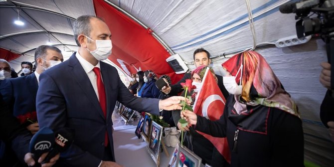 Bakan Gül, Diyarbakır annelerini ziyaret etti: Devletimiz tüm imkanlarıyla annelerimizin yanındadır