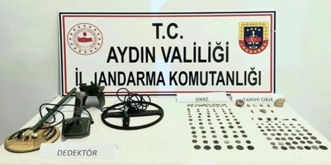 Otomobilin paspasının altında 127 adet tarihi eser ele geçirildi