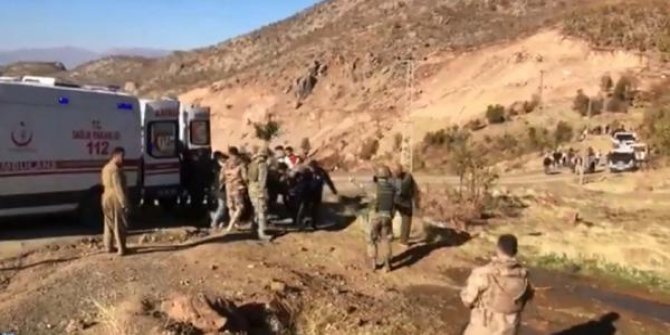 MSB: Hakkari'de şarampole devrilen traktördeki 5 yaralıyı Mehmetçik kurtardı