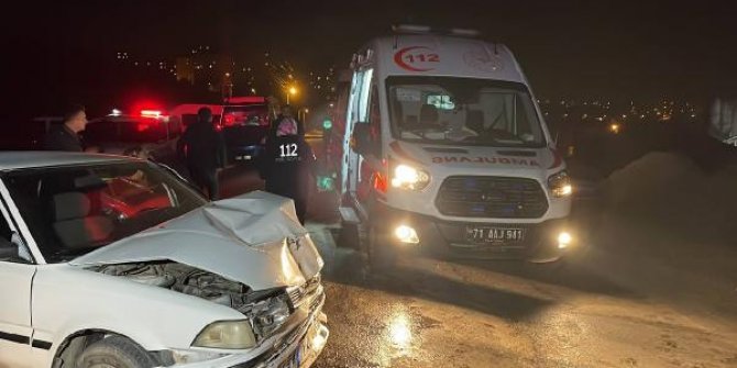 Sivil polis aracı ile sürücüsü alkollü otomobil çarpıştı: 3 yaralı