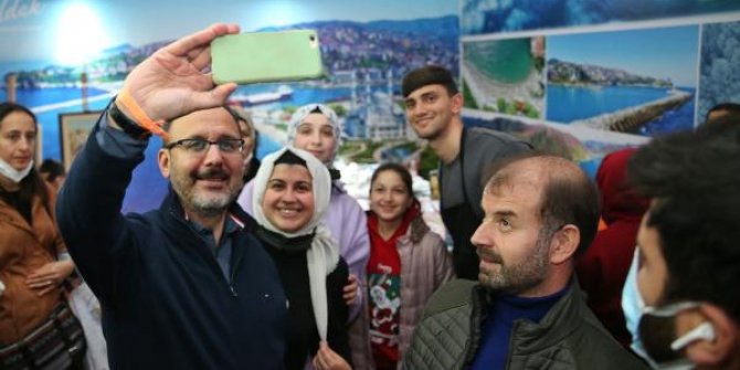 Bakan Kasapoğlu Gençlik Festivali'ni ziyaret etti