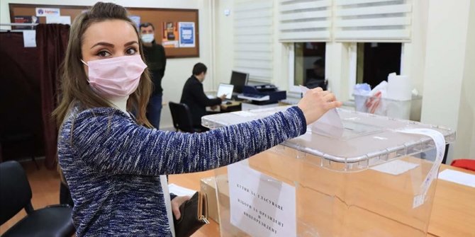 Trakya'da yaşayan çifte vatandaşlar, Bulgaristan'daki seçimler için oy kullanmaya başladı