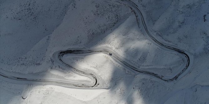 Van-Bahçesaray kara yolu çığ tehlikesi halinde ulaşıma kapatılacak