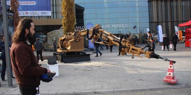 Konya'da üretilen robotik kol bombayı el hassasiyetiyle imha ediyor