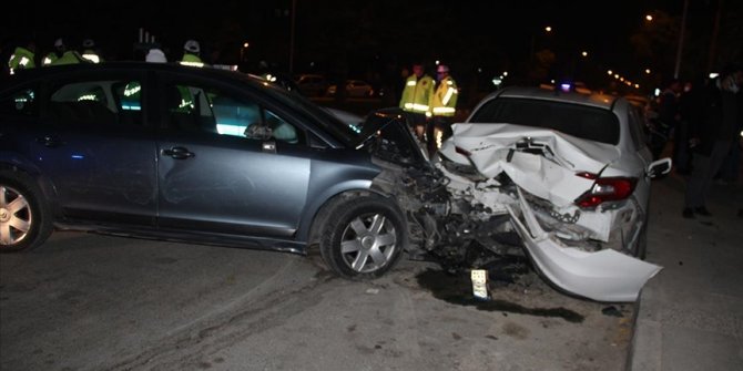 İzmir’den uygulama noktasından kaçan alkollü sürücü, Manisa'da kaza yapınca yakalandı