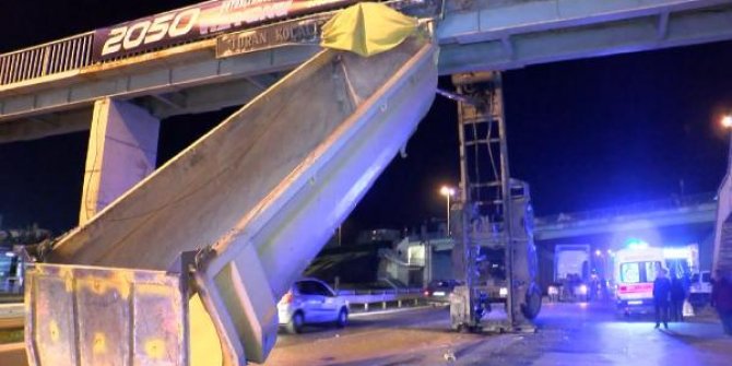 Büyükçekmece'de hafriyat kamyonun damperi üst geçide çarptı