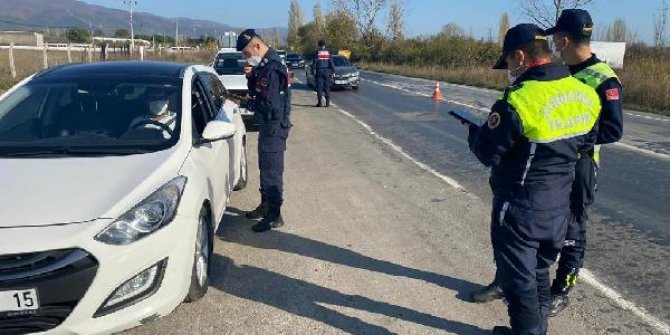 Bursa'da jandarma, öğrenci servis araçlarını denetledi