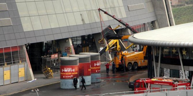 Galatasaray'ın stadyumunda vinç devrildi: 3 yaralı