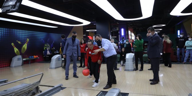 Etimesgut Belediyesi engellilere özel bowling turnuvası düzenledi