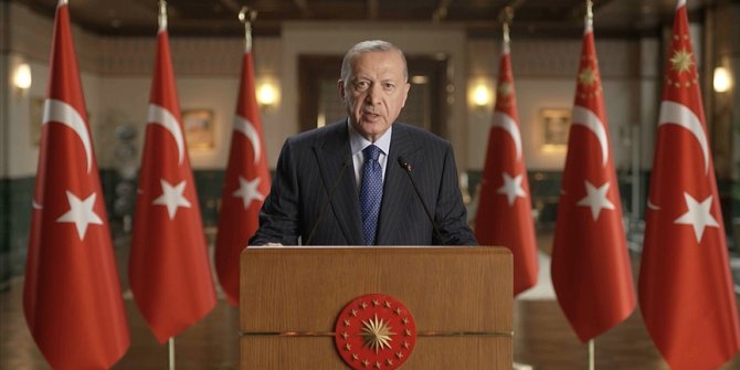 Cumhurbaşkanı Erdoğan: Türkiye Maarif Vakfı eğitimde fırsat eşitliğinin temininde de önemli rol oynuyor
