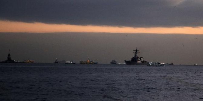 ABD savaş gemisi Boğaz'dan geçti