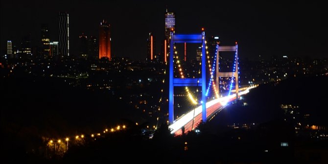 FSM Köprüsü, Bosna Hersek bayrağının renklerine büründü
