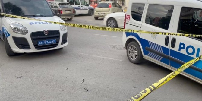 İzmir'de polisi bıçaklayan saldırgan ayağından vurularak yakalandı