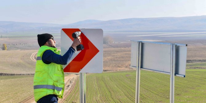 Ankara Büyükşehir Belediyesi 45 bin trafik levhası yerleştirecek