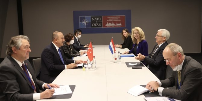 Dışişleri Bakanı Çavuşoğlu, Hollandalı mevkidaşıyla görüştü