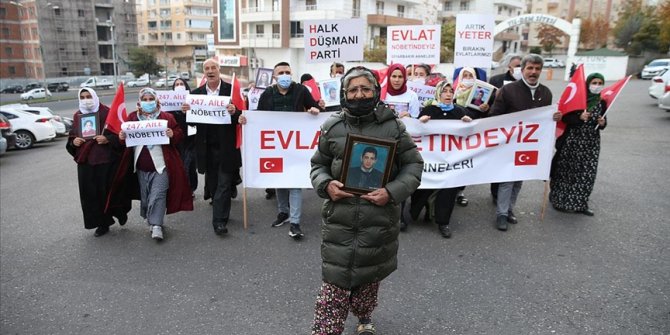Diyarbakır annelerinin oturma eylemine bir aile daha katıldı