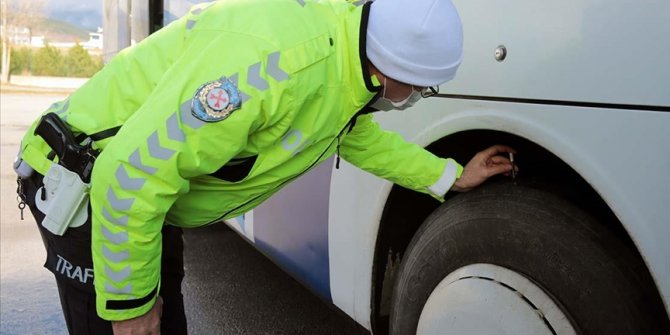 Bolu'da zorunlu kış lastiği denetimi yapıldı