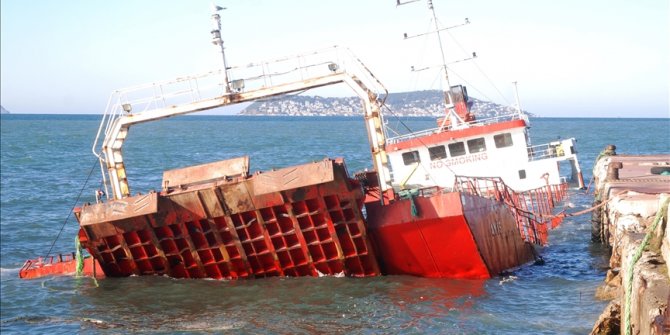 Maltepe'de su almaya başlayan Ro-Ro gemisi battı