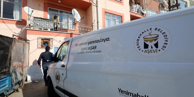 Yenimahalle Belediyesi ihtiyaç sahiplerine günlük bin 500 yemek dağıtıyor