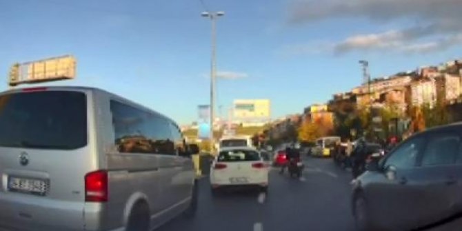 Kağıthane'de denetimden kaçmak isterken motosikletiyle polise çarptı