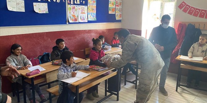 Mehmetçik, Ağrı Dağı'ndaki öğrenciler için seferber oldu