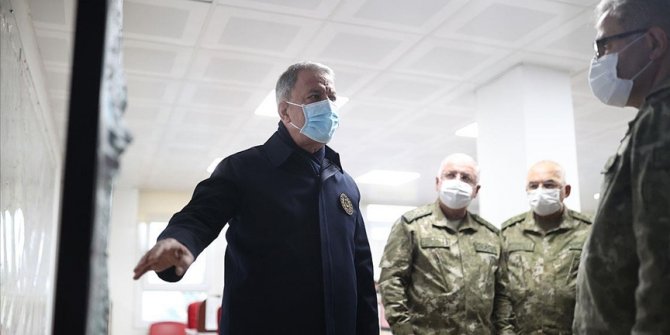 Bakan Akar, TSK komuta kademesi ile Suriye sınır hattında incelemelerde bulundu