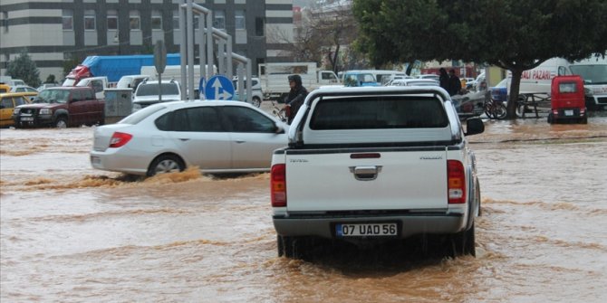 Meteorolojiden Antalya'da şiddetli yağış uyarısı