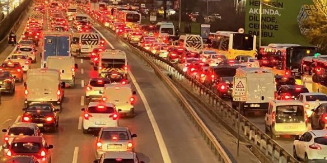 Haftanın ilk iş gününde trafik yoğunluğu