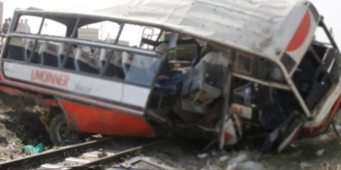 Kenya'da yolcu otobüsünün yaptığı kazada 31 kişi hayatını kaybetti