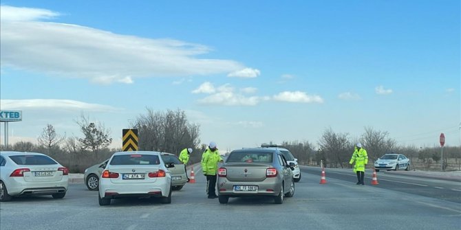 Konya'da kum fırtınası trafikte aksamaya neden oldu