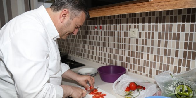 Çubuk Belediye Başkanı Demirbaş’tan öğrenci evine ziyaret 