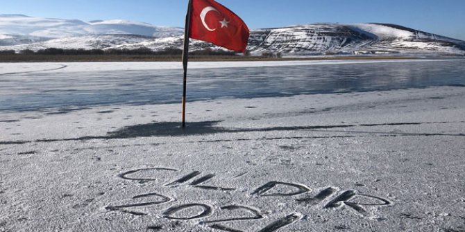 Çıldır Gölü buz tuttu