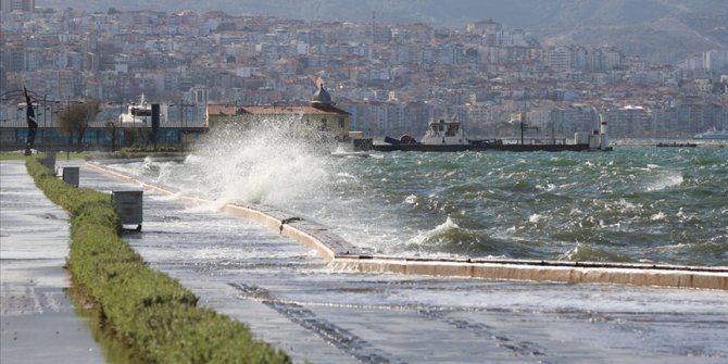 Meteorolojiden fırtına ve şiddetli yağış uyarısı