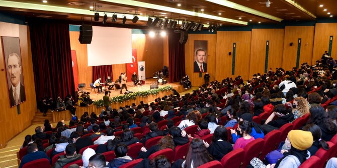 Altındağlı gençler yazar Cevdet Cantürk’ün Cumhuriyet Destanı söyleşisini izledi