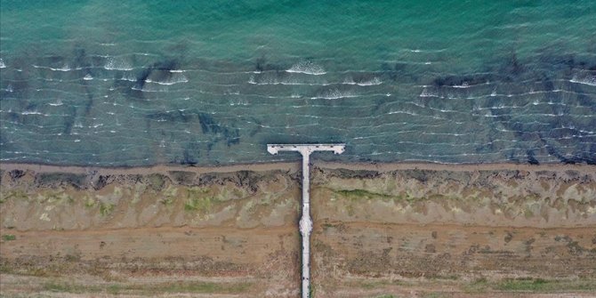 İznik Gölü'nün bazı bölümlerinde su çekilmesi 50 metreyi aştı